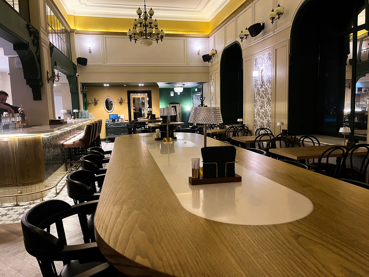 Стол для большой компании →