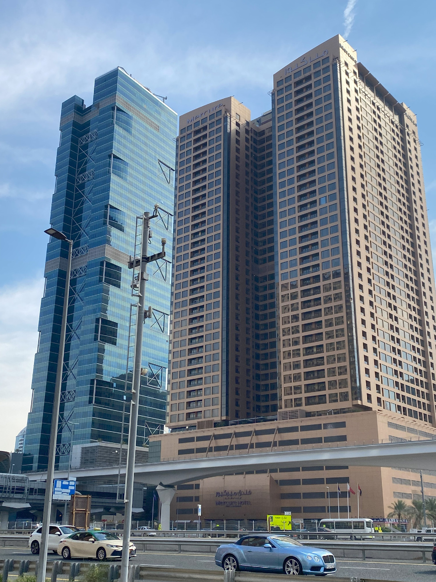 Фото на отель Меркури с автобусной остановки