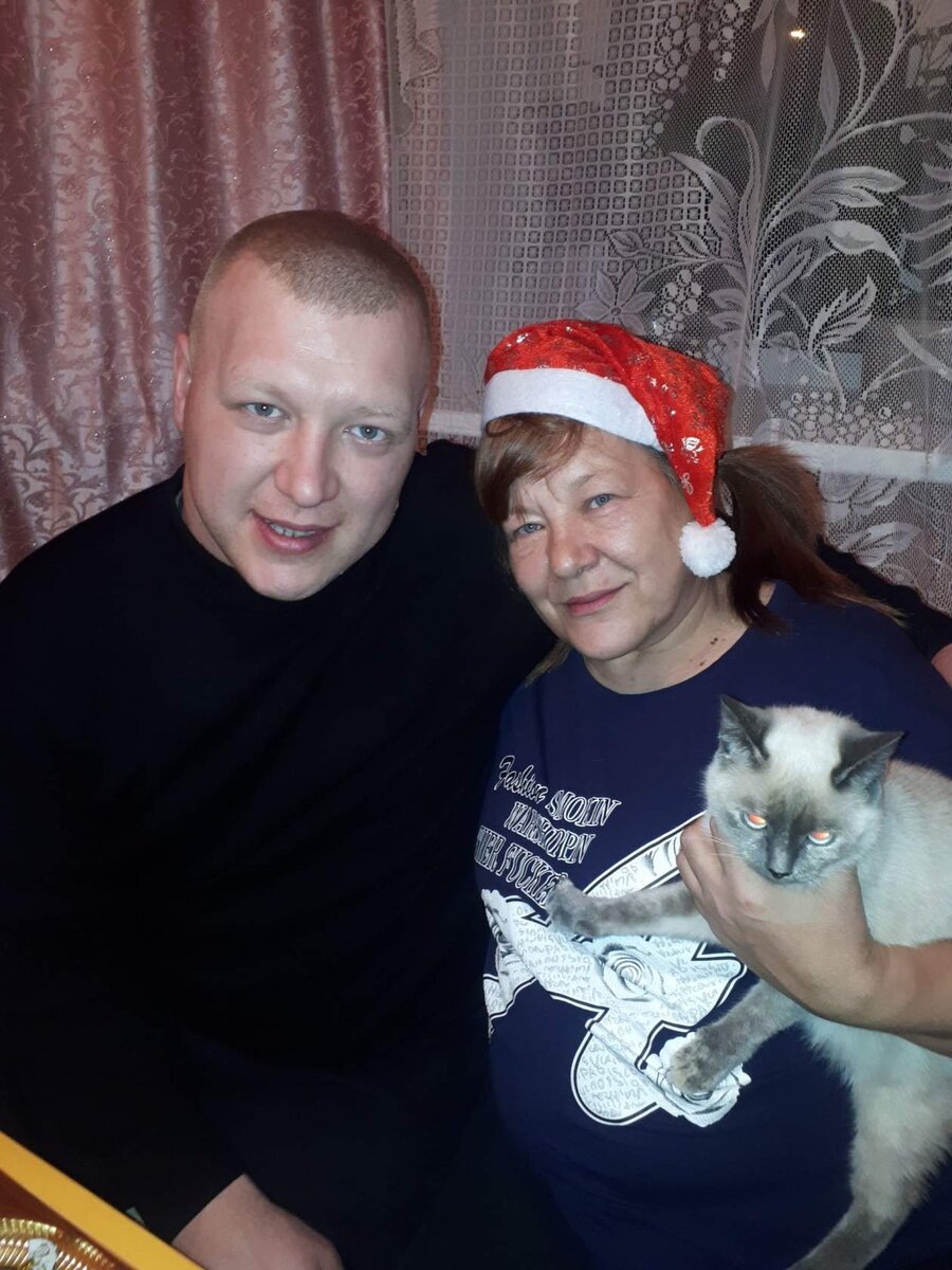 Сын Журавлева Антон со своей матерью
