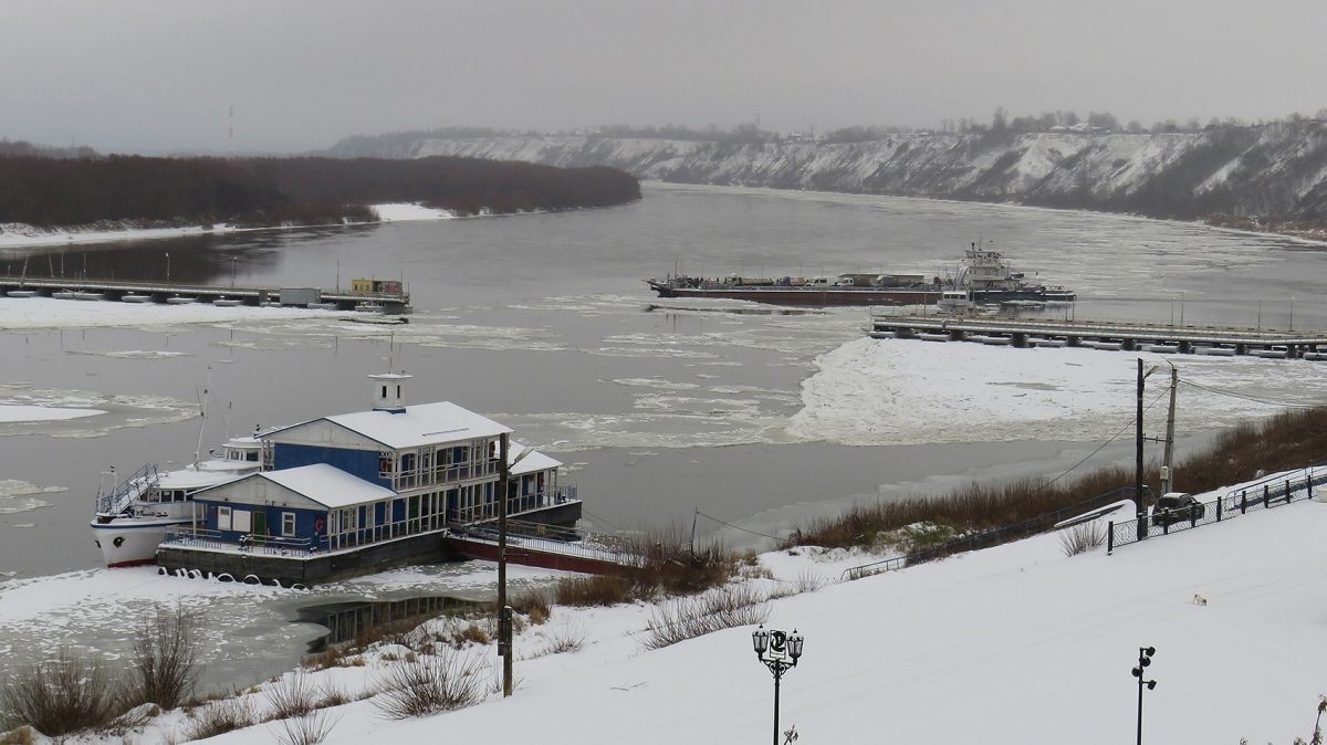    На время отсутствия моста на реке организуют паромную переправу