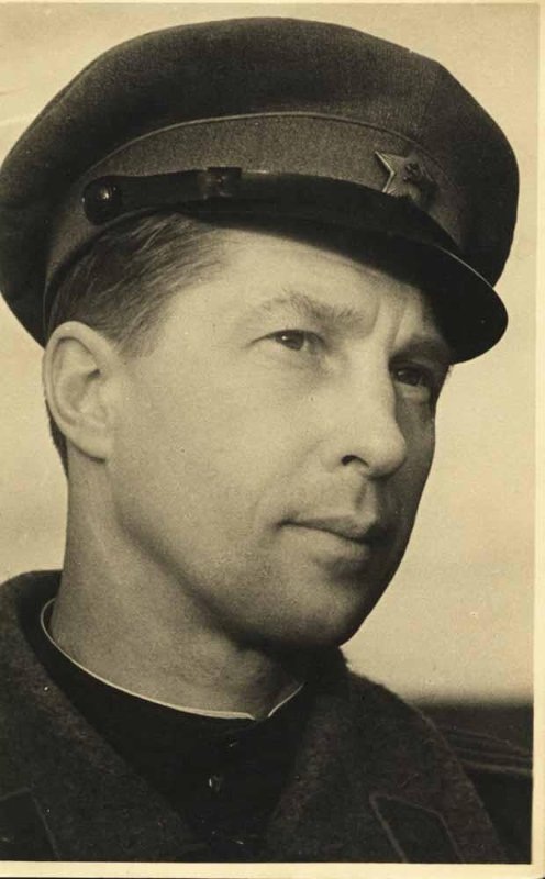 Фотопортрет Ярослава Титова, главного художника-оформителя музея «Свирская Победа». 17х11 см. Из собрания Музейного агентства Ленинградской области