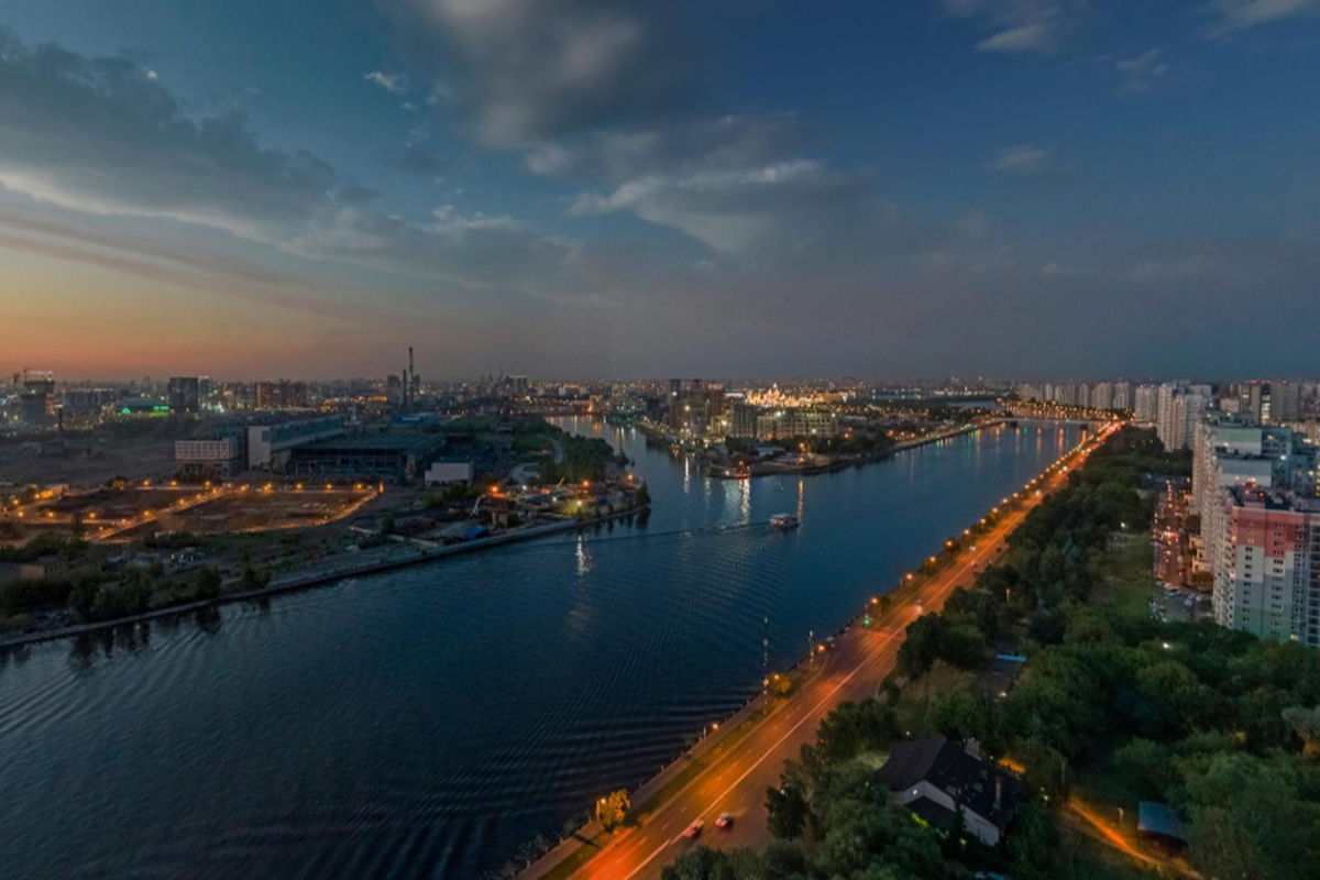 Из пяти окон в квартире открывается вид на Москву-реку