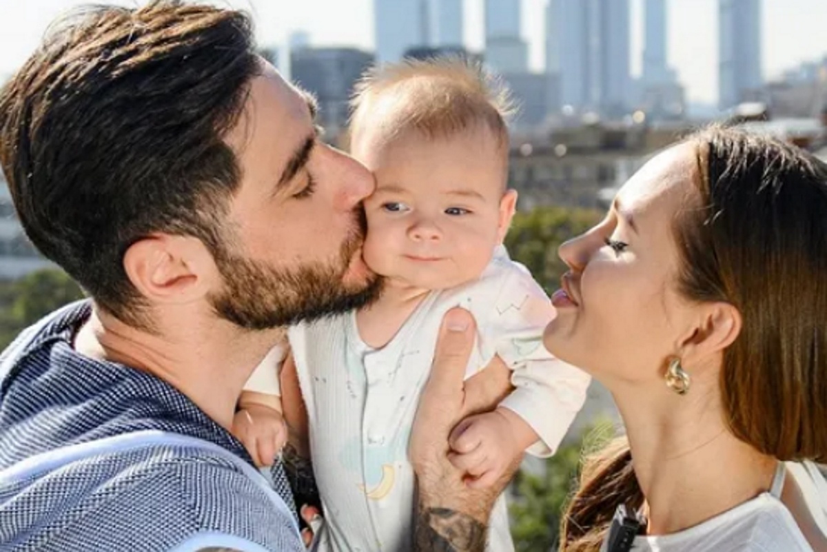 Тигран Салибеков с Викторией Лысковец и сыном Леоном. Фото: соцсети