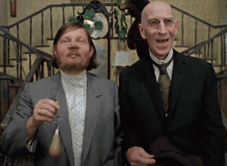 Кадр из советской комедии Гайдая