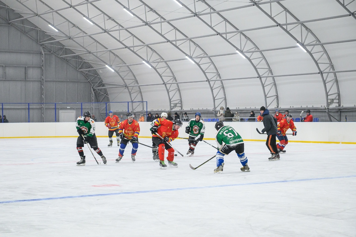     В Лесосибирске открылся новый крытый каток «Ника»