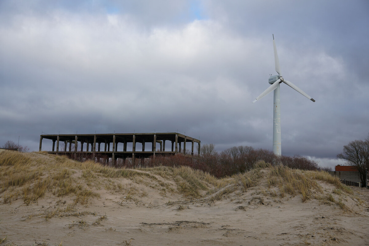 Ветряк на побережье в Лиепае © Sputnik