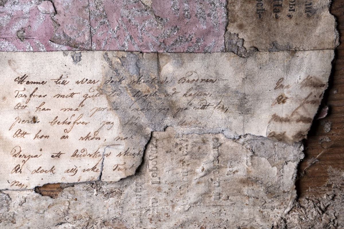 Листки из тетради со стихотворениями Йохана Людвига Рунеберга. Фото: godliteratury.ru, авторы - Илона Олконен и Глеб Петров