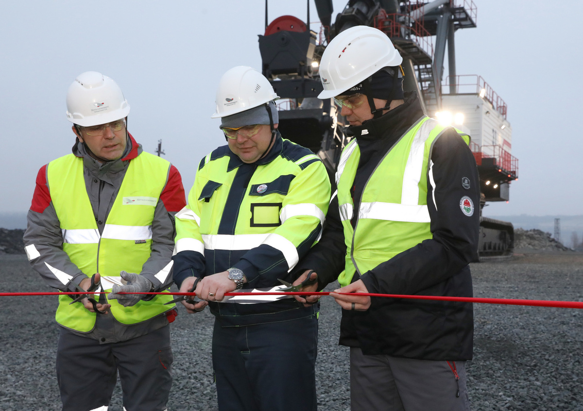 Красную ленту перерезали — можно приступать к работе. Фото Александра Белашова / «Медиацентр»