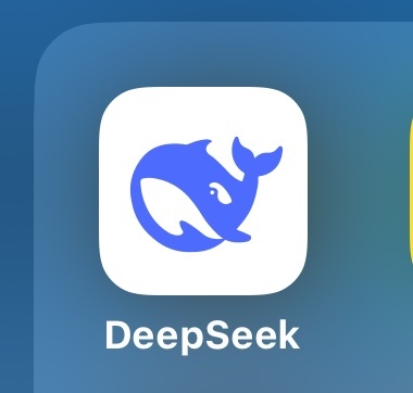 Привет! Я — DeepSeek, твой дружелюбный ИИ-компаньон!
