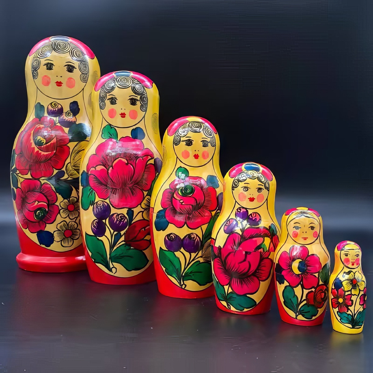 Матрёшки - любимая игрушка многих детей в СССР