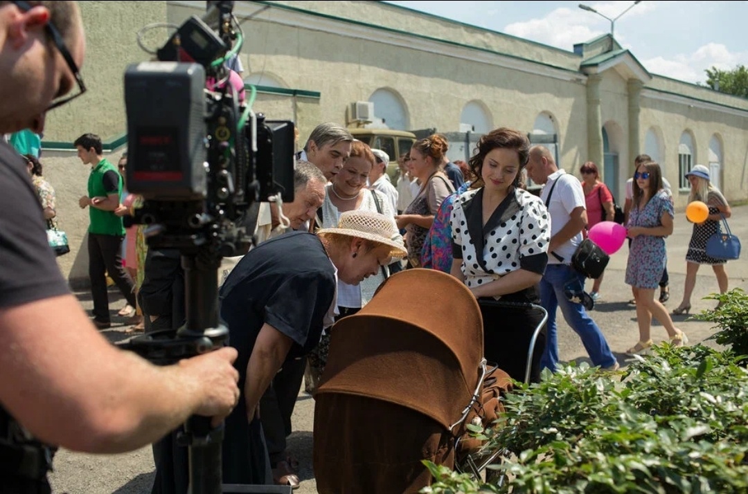 На съёмочной площадке.