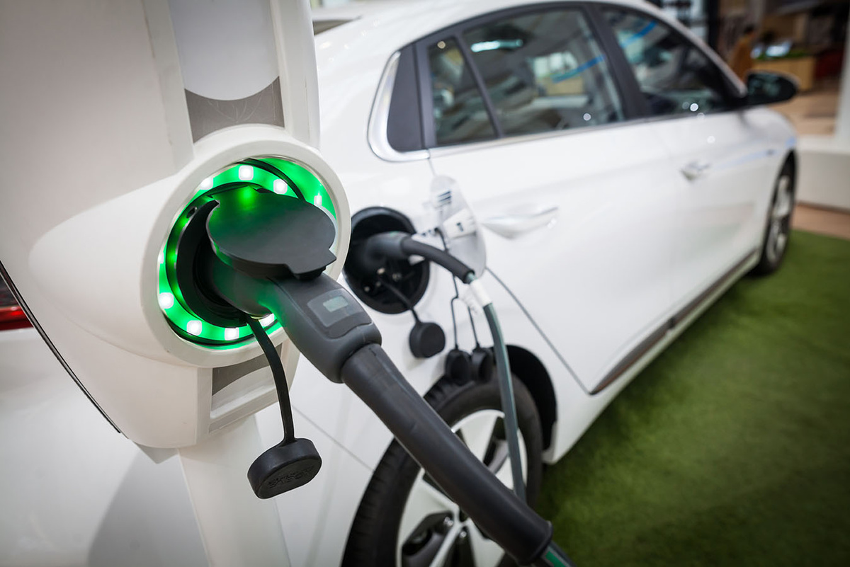 https://www.cps.bureauveritas.com/sites/g/files/zypfnx236/files/2019-11/Automotive-Charging-Station_shutterstock_791639731_0.jpg