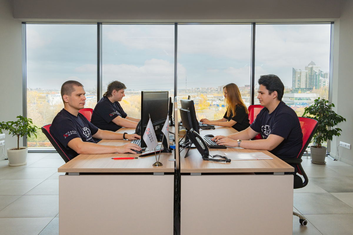 Команда разработчиков Онлайн Лоджик