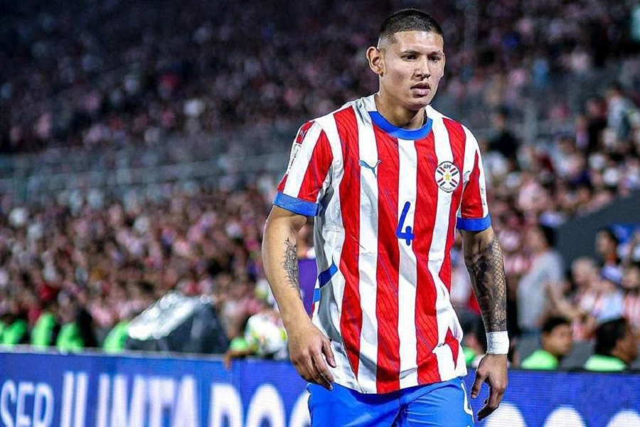 Защитник «Лануса» и сборной Парагвая Хуан Касерес