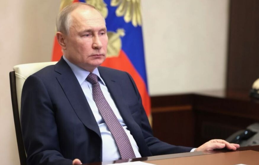    «Путина отправляют в отставку враги!»: россиян призвали спасать президента