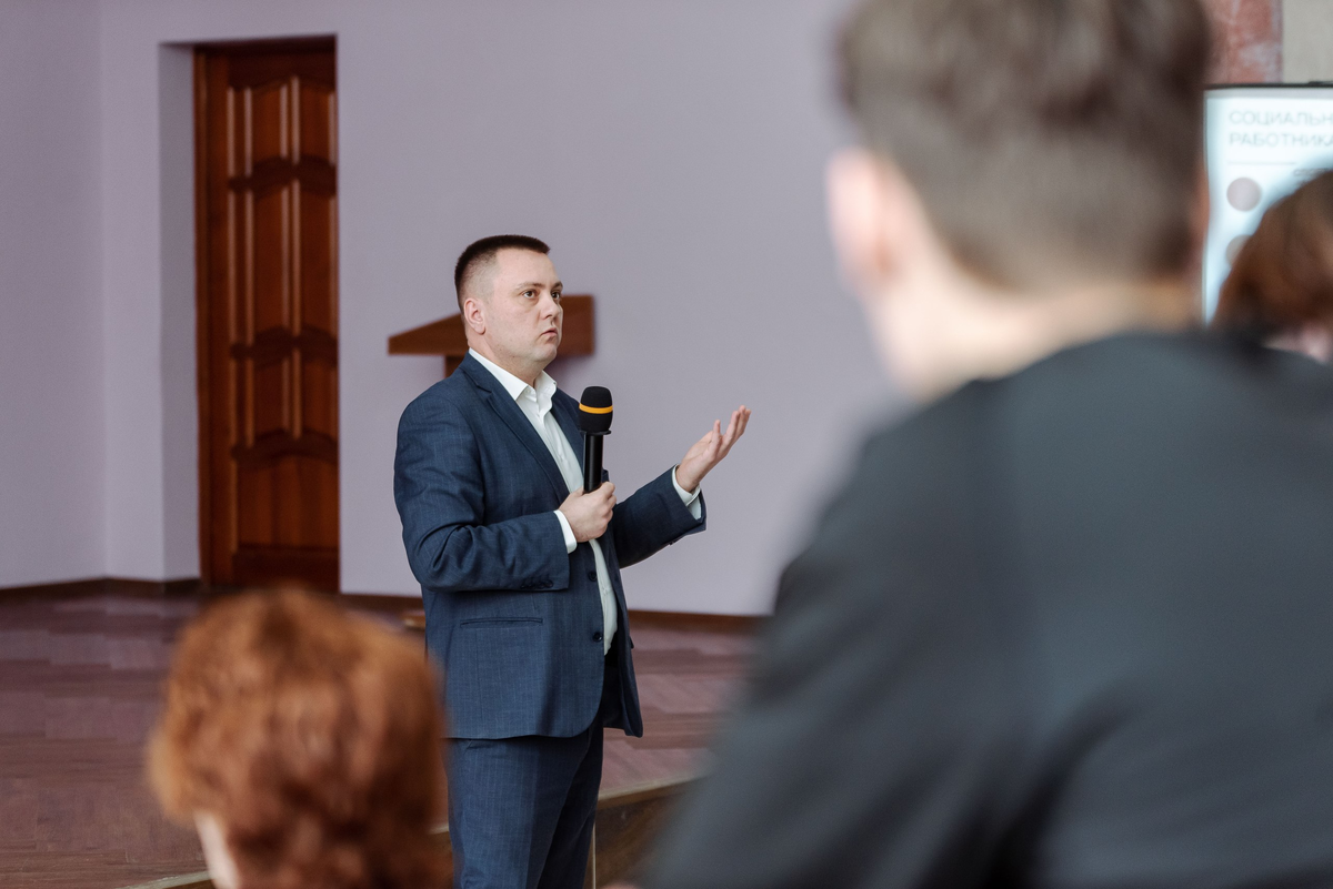 Директор по персоналу комбината "Уральская Сталь" Андрей Завалишин