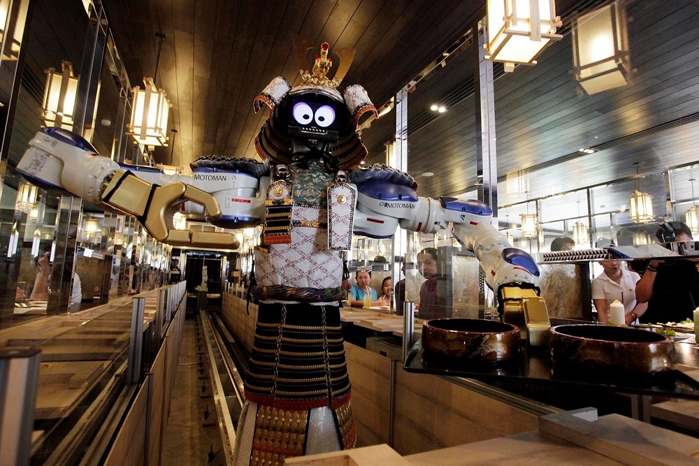 Ресторан Hajime Robot Restaurant в Бангкоке. Таиланд. Фото из интернета