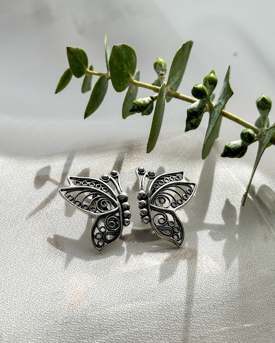 Серьги из серебра Бабочки: https://серебрянаяптица.рф/katalog/sergi/sergi-33015772_33015772/