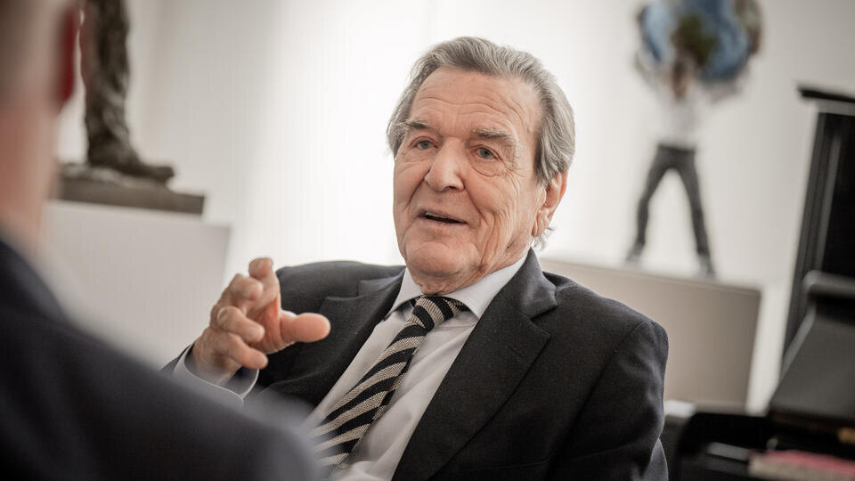     DPA: бывшего канцлера ФРГ Шредера госпитализировали из-за выгорания Global Look Press/Michael Kappeler/dpa