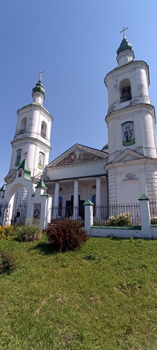 Воскресенский храм в Молодях