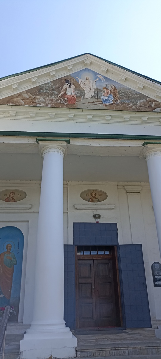 Вход в Воскресенский храм