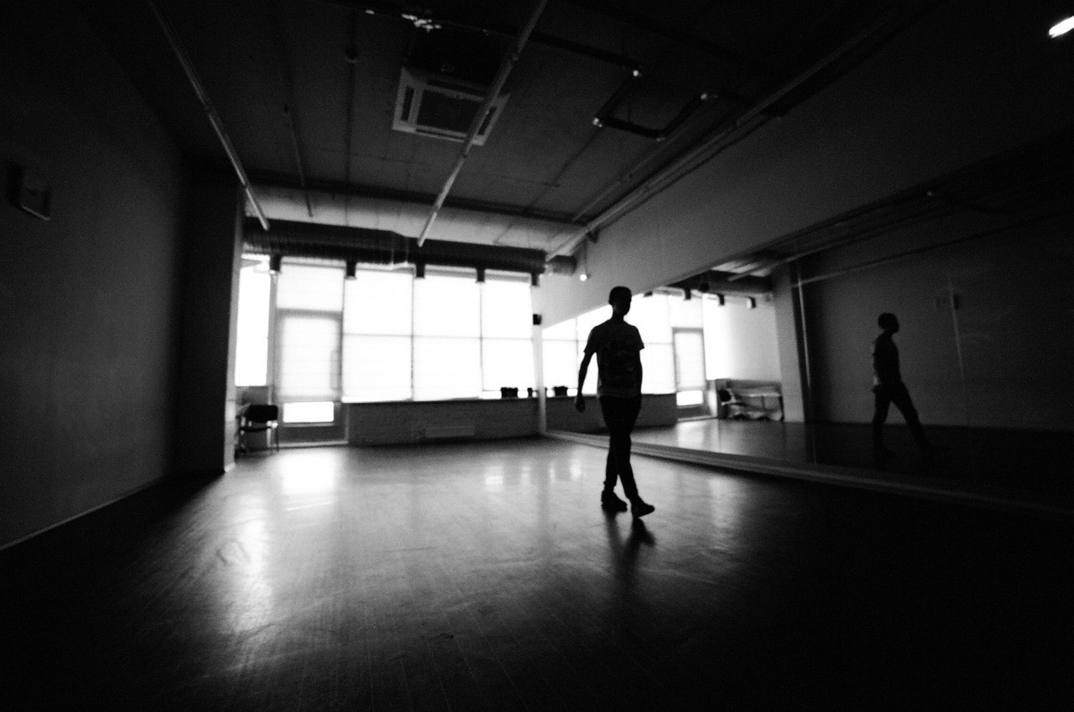 Тут мне 19. Насколько я помню, проводил фотосессию для девушки за 1000 р.