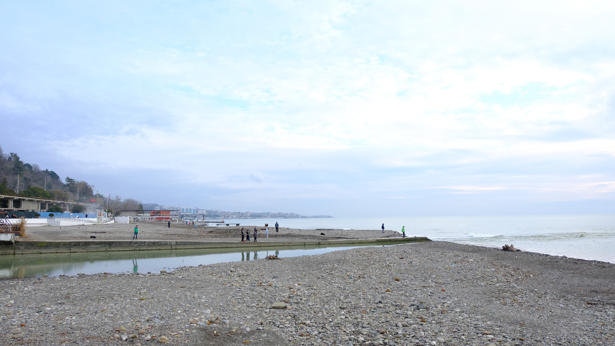 Место впадения реки Хоста в море