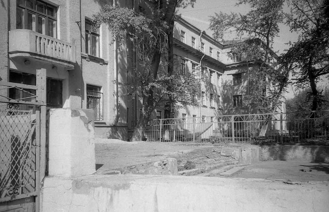 Тихвинская ул., д. 39. Мужская средняя школа. Фото из архива Н.А. Злобиной.