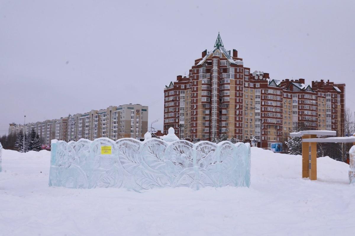    В Сургуте убрали все елки и прочее новогоднее оформление