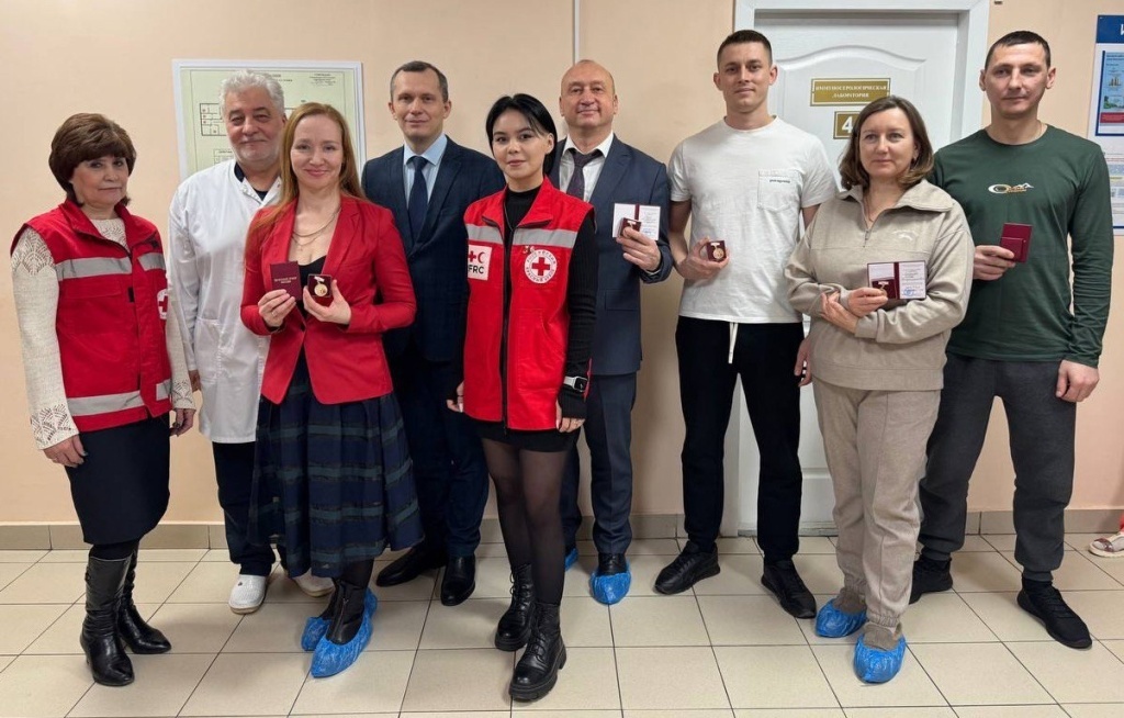 Еще шестеро жителей Тверской области стали Почетными донорами России