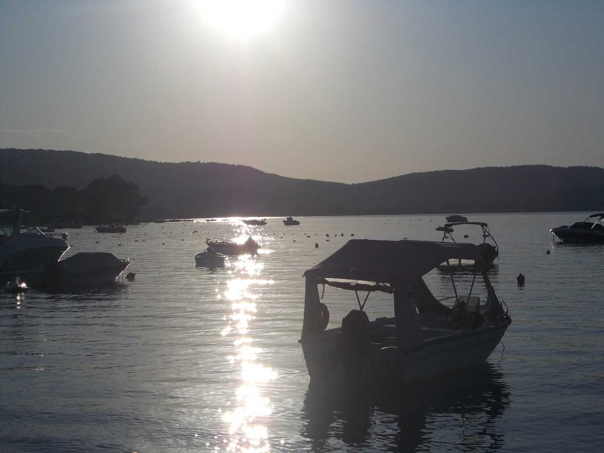 Просто лодки на закате