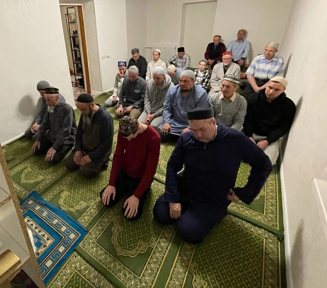 Собрание родственников для совместной молитвы