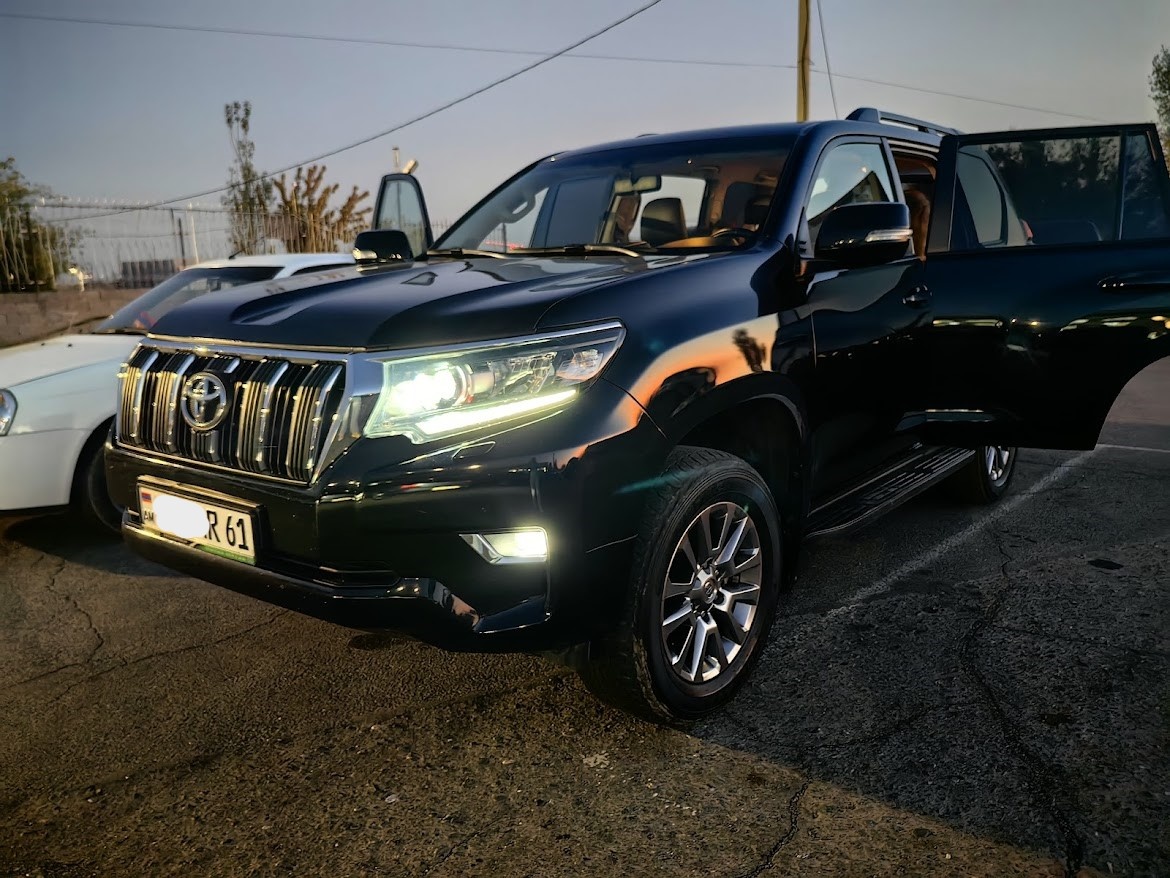 Примерно такой, типичный армянский Крузак, чтобы перед людьми не стыдно было