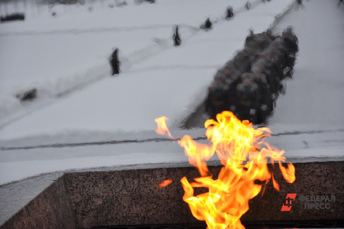 В Березниках подростки закидали снегом Вечный огонь.  Фото: Екатерина Лазарева
