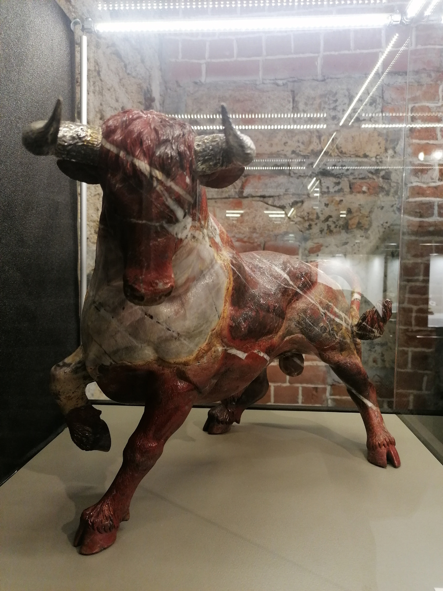 Фото автора. Бык - одна из старейших и популярных гербовых фигур в геральдике. Символ упрямства и упорства, настойчивости и терпения, ярости и силы. 