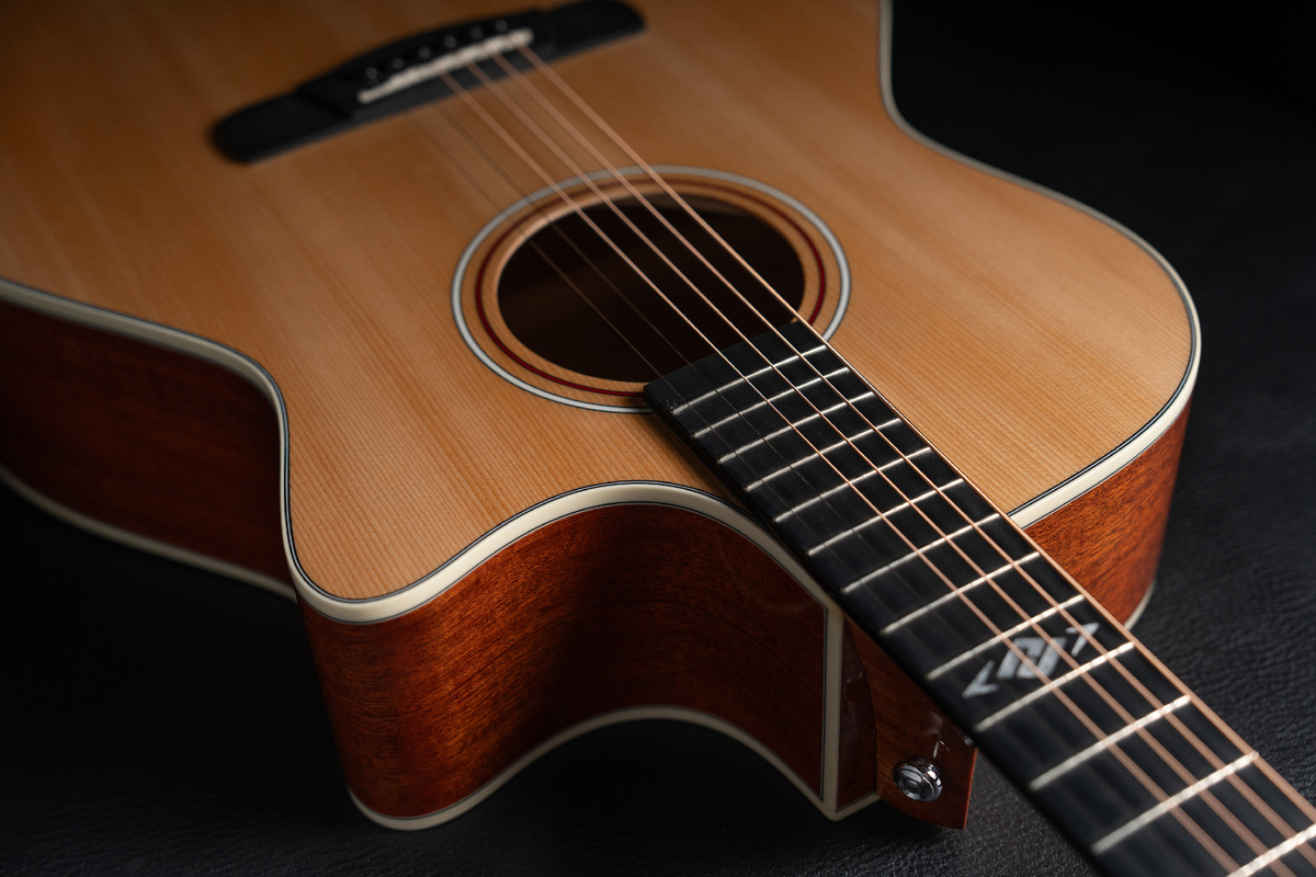 Акустическая гитара Aion X10 в форме Гранд Аудиториум