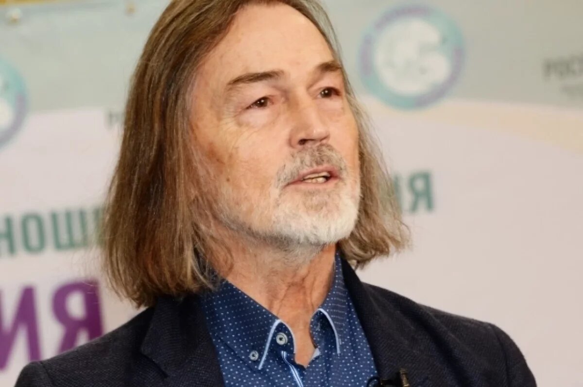    Художник Сафронов рассказал, что его сын решил переехать жить в Россию