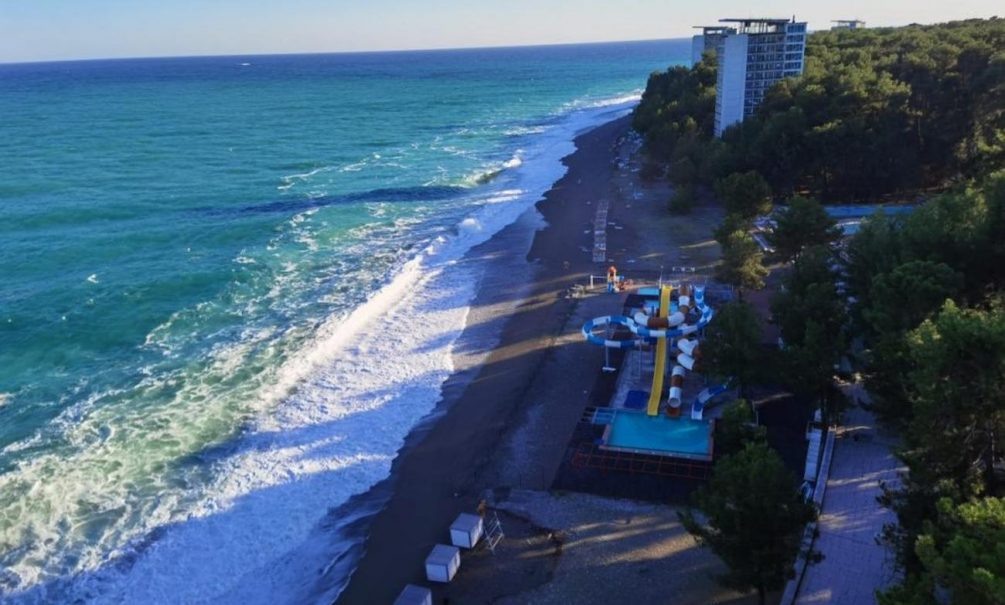   Абхазия, курорт "Пицунда". Иллюстрация: "Блокнот"