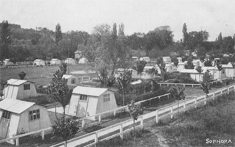 

«Человеческая кожа не была предназначена для душной тюрьмы из одежды, – заявляли братья, – и не стесняйтесь, когда дело доходит до физической активности, изучения движения или ощущений порывов ветра». Основой нового движения публичной наготы лежала сборная солянка из идей оккультизма, греческой мифологии, магнетизма, гипноза, психологии и даже…нутрициологии.