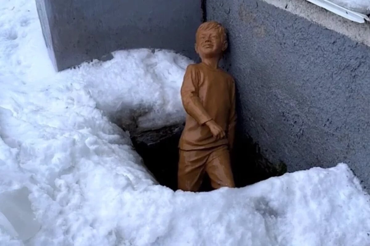    В Уфе задержали похитителя фигуры ребенка из скульптуры «Многодетная семья»