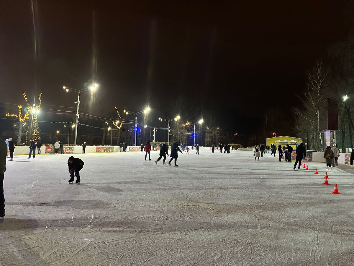 Это выглядит вот так. Каток «Серебряный лёд» Измайловский парк 