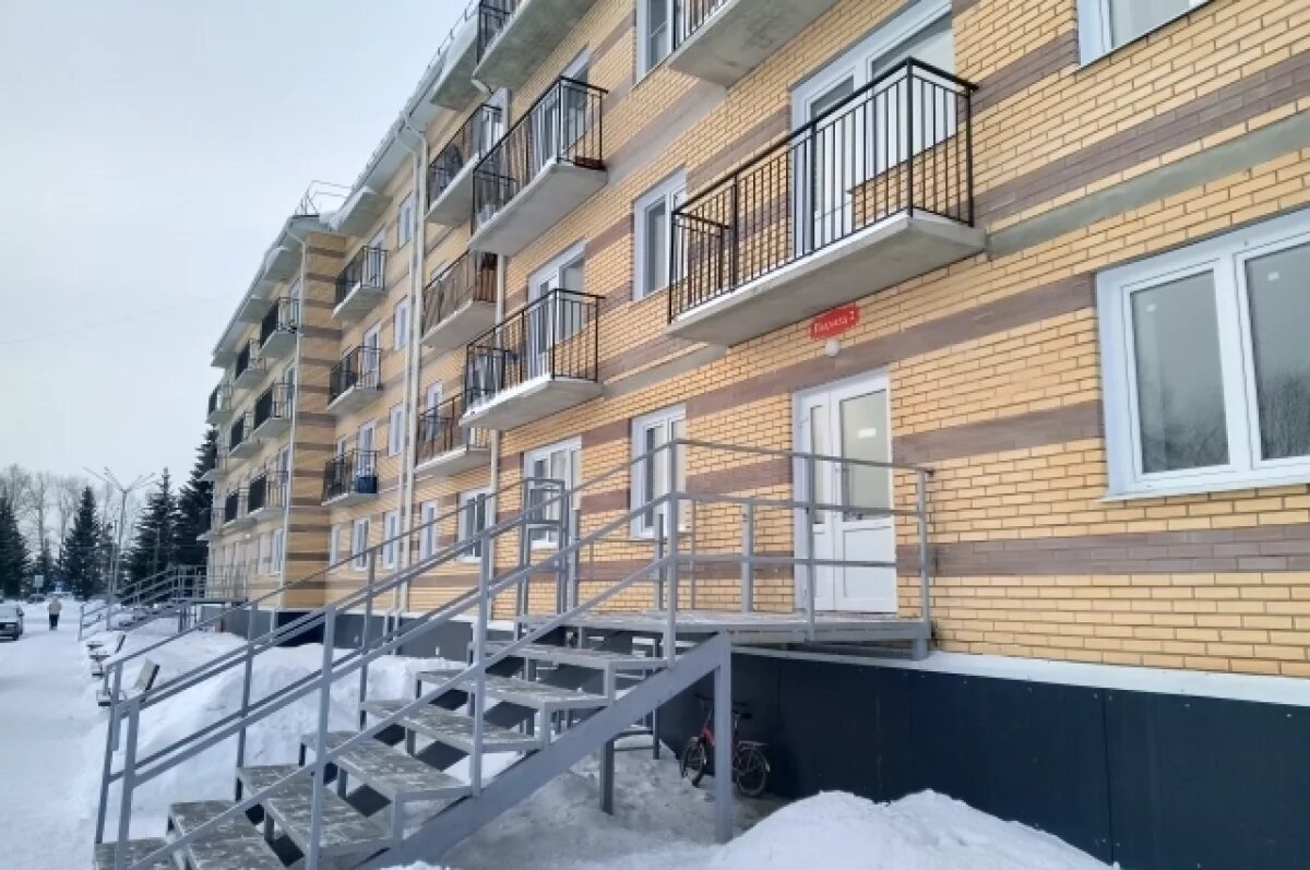    В этот современный дом новосёлы въехали буквально накануне Нового года.