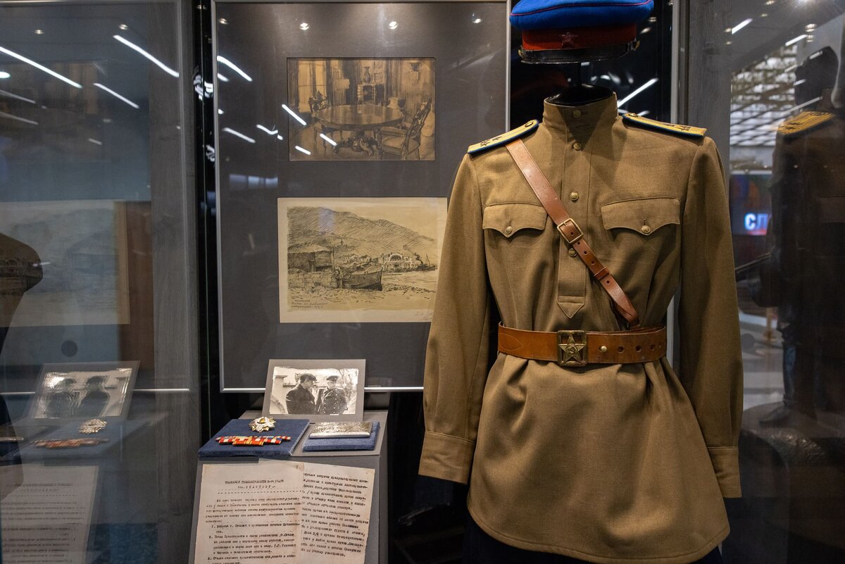    Более 150 реликвий представили на выставке «Ялта 1945: фундамент нового мироустройства» в Музее Победы