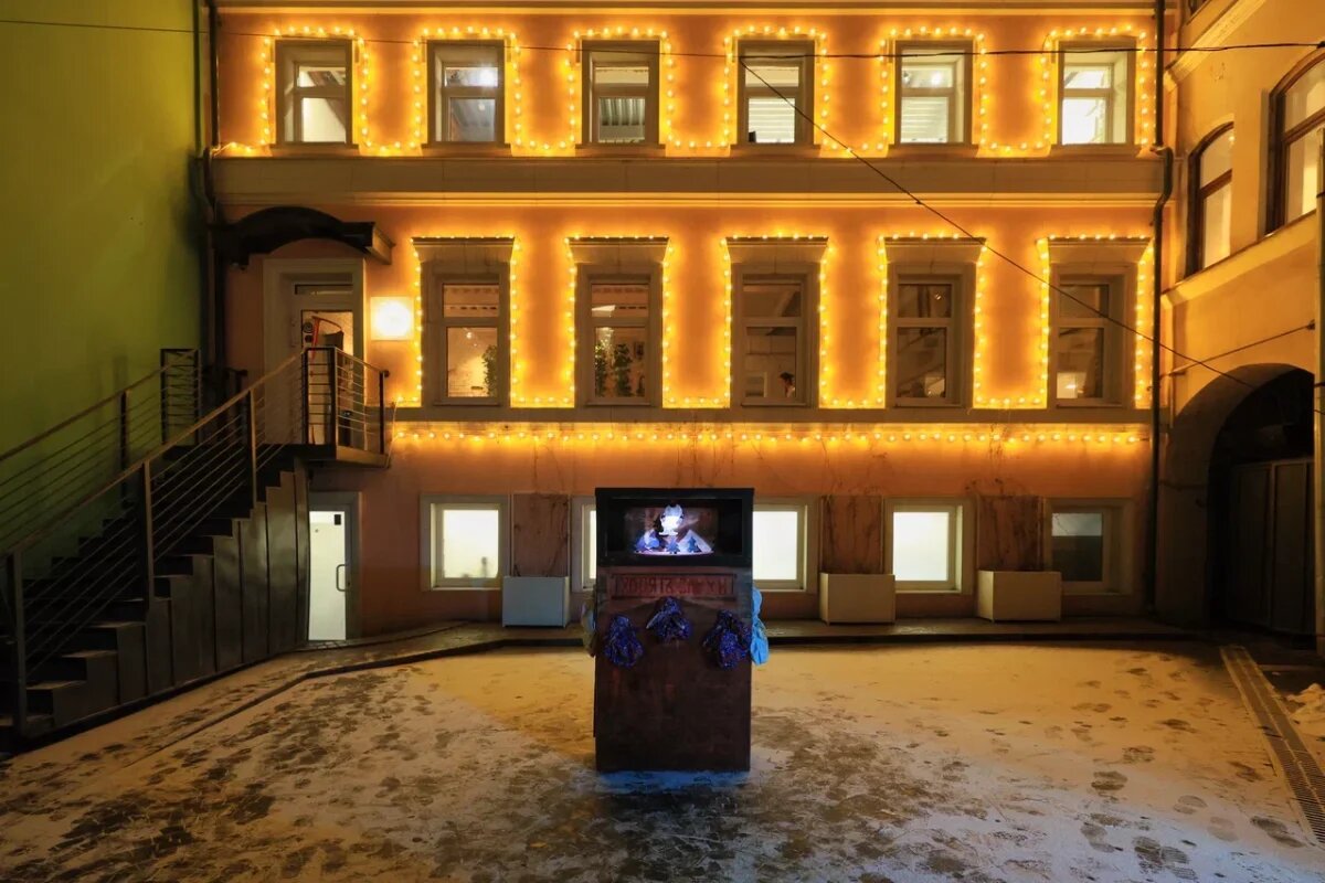    Инсталляция в виде pop-up киоска появилась во дворе на улице Октябрьской