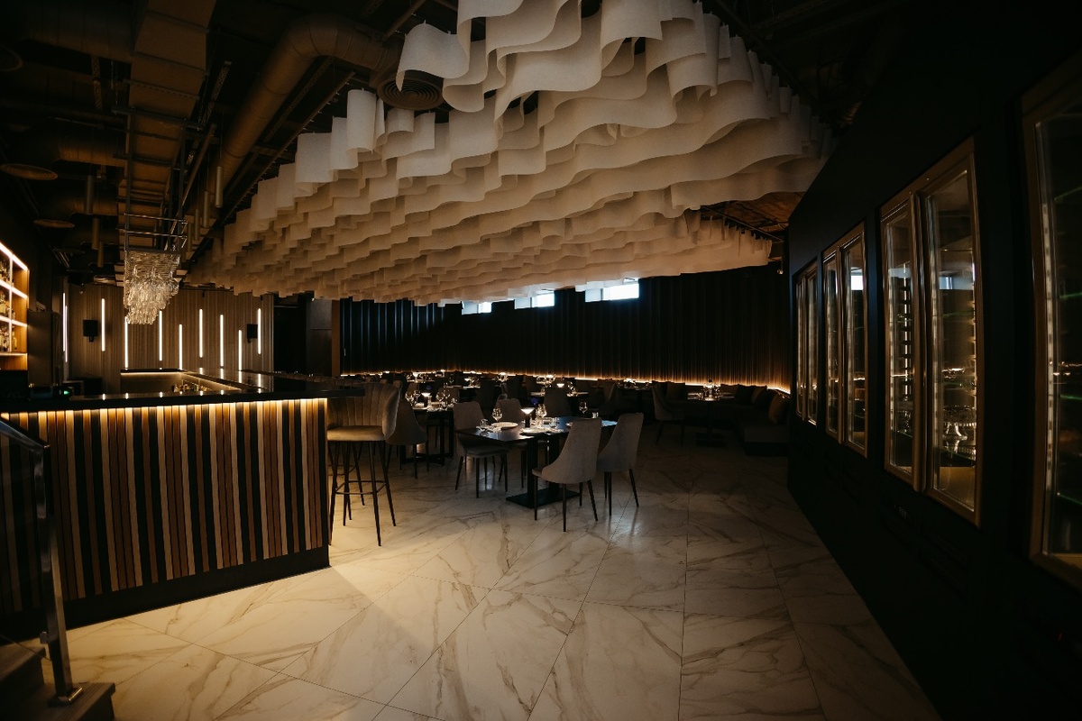 Барная стойка и винные шкафы нашего производства для ресторана Saga в г. Чебоксары