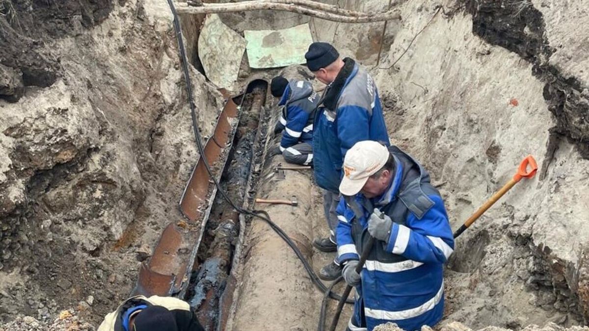    Представители администрации Курска выехали на ремонт теплосети