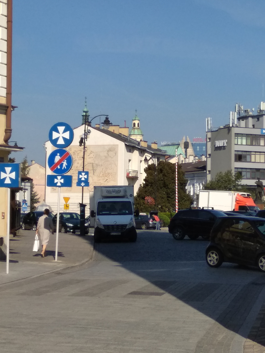 Ваще не догоняю, что значат мальтийские кресты на знаках...