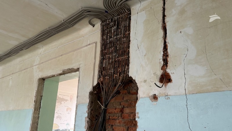    Специалисты заменили проводку во время ремонта в школе Фото: ИА «Победа26»