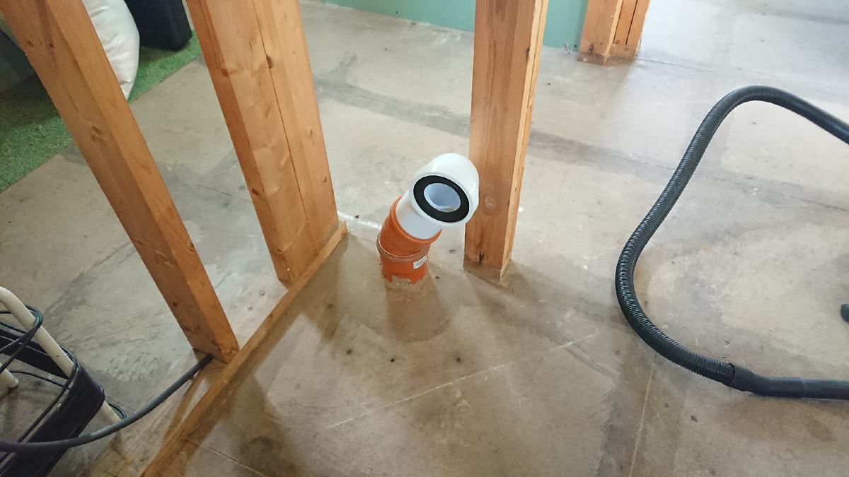 Канализационный выход в полу.