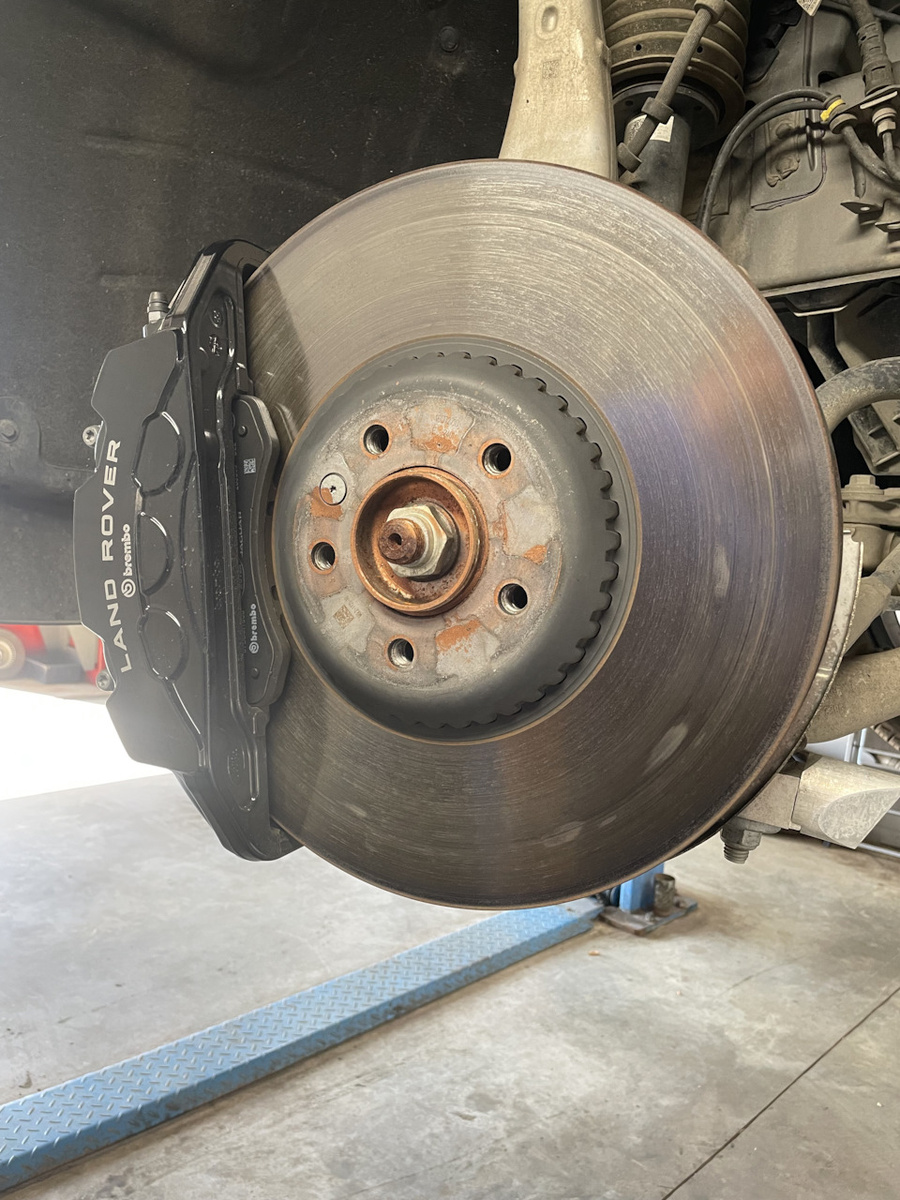 Заводская тормозная система Brembo